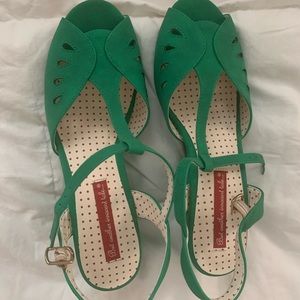 Adorable Kelly green shoes never worn
